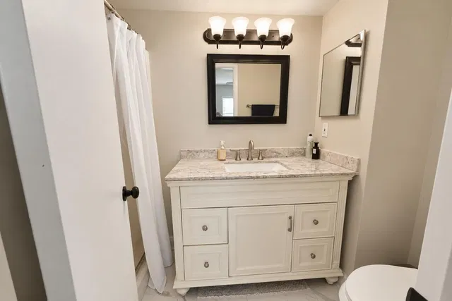 Unit 103 photo 12