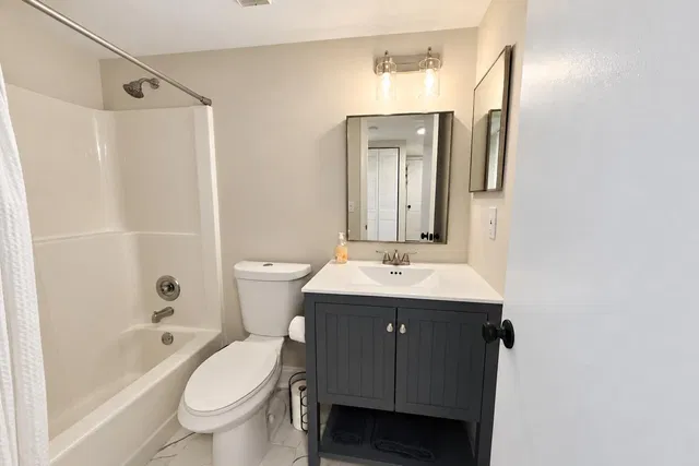 Unit 103 photo 14