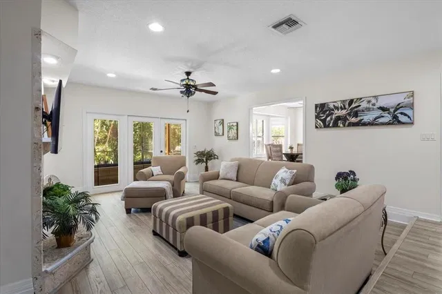 Residence photo 3