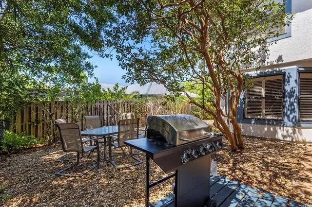 Residence photo 32