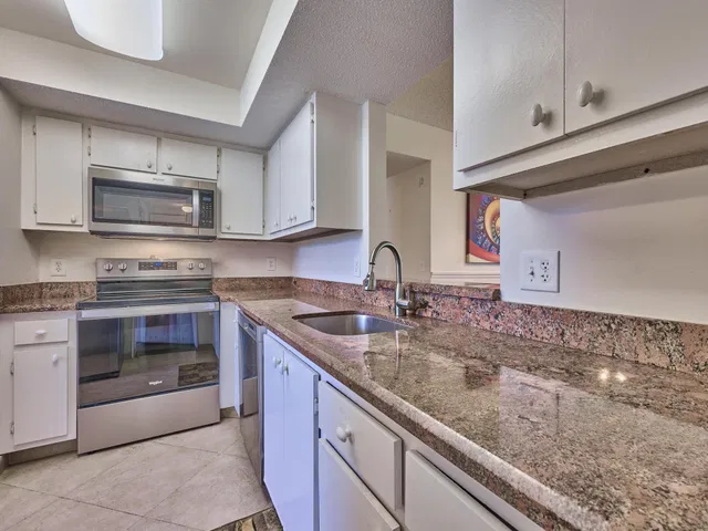 Unit 107 photo 15