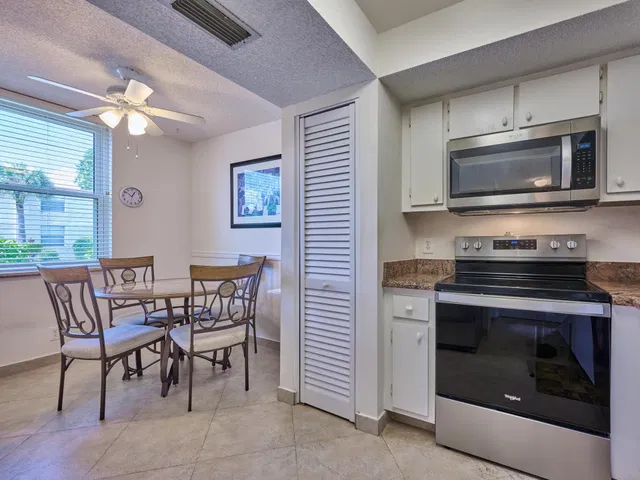 Unit 107 photo 17