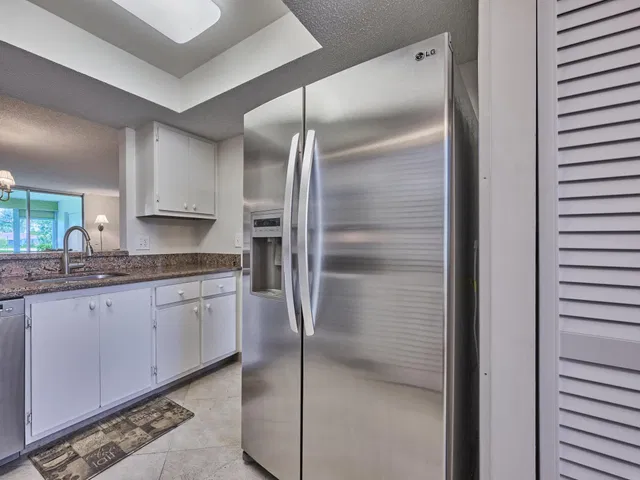Unit 107 photo 20