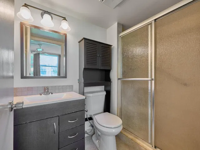 Unit 107 photo 37