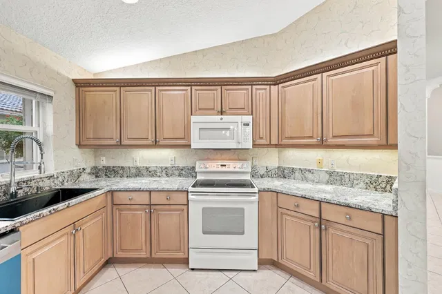 Residence photo 17