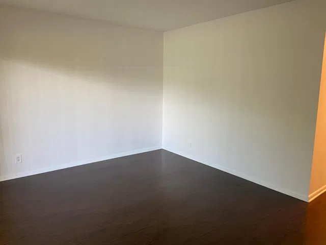Unit 105 photo 8