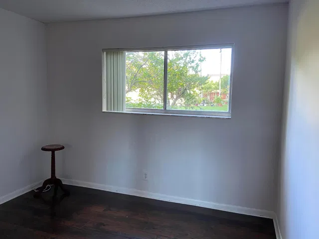 Unit 105 photo 12