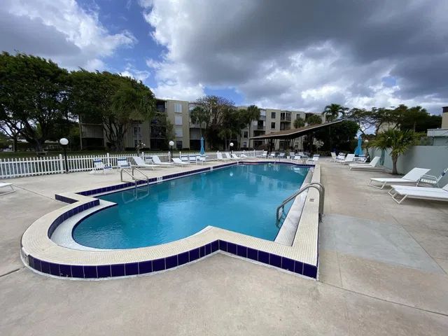 Unit 105 photo 26