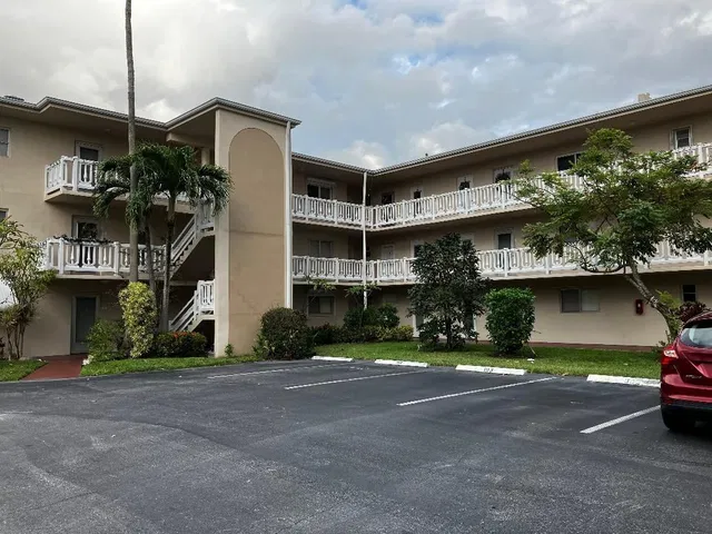 Unit 305 photo 5