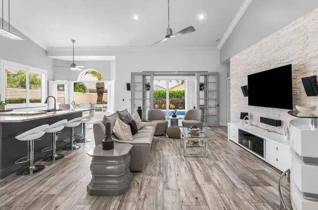 Residence photo 8