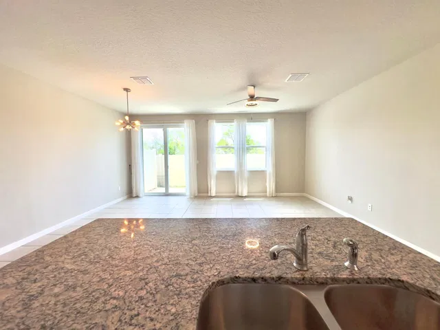 Residence photo 9