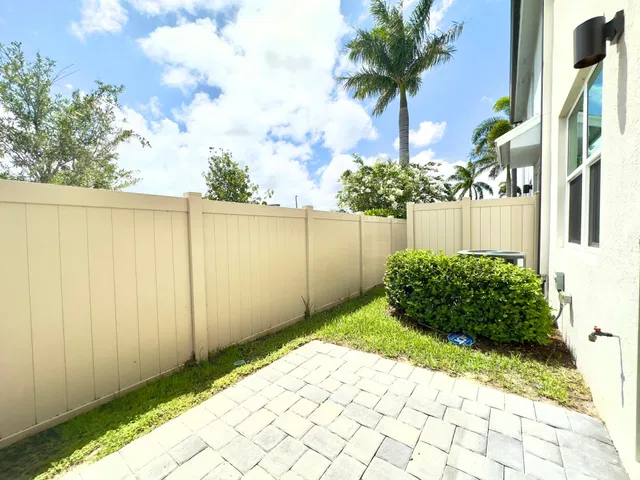 Residence photo 41