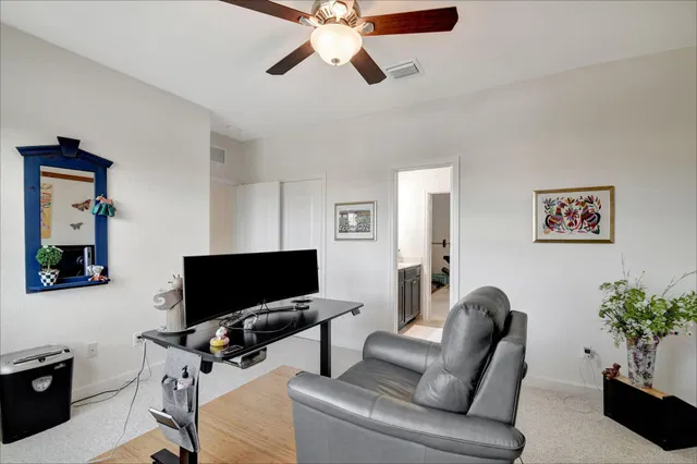 Residence photo 60