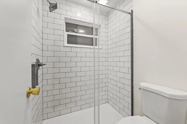 Unit C photo 10