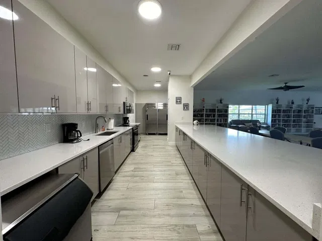 Unit C photo 17