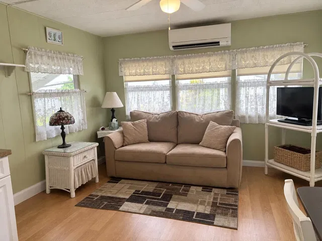Unit H photo 9
