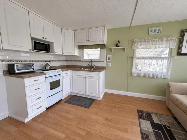 Unit H photo 10