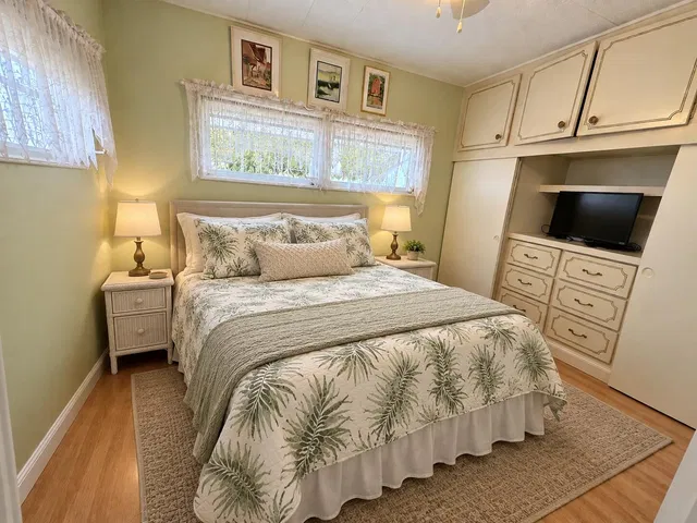 Unit H photo 13