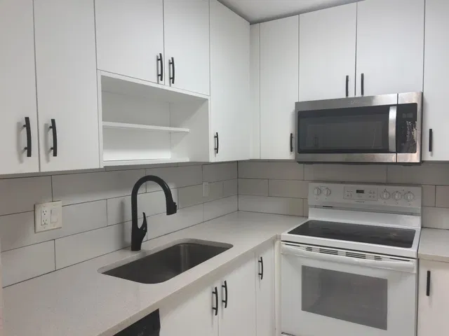Unit 0160 photo 2
