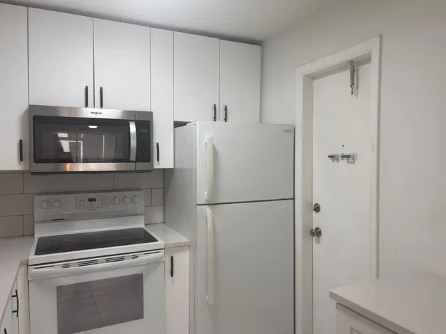 Unit 0160 photo 3