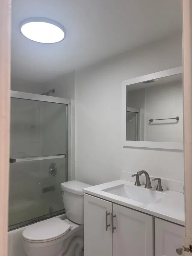 Unit 0160 photo 5