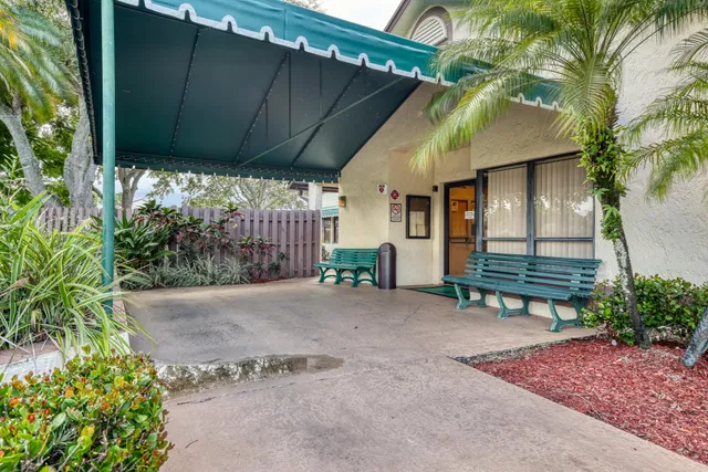 Unit 615 photo 8
