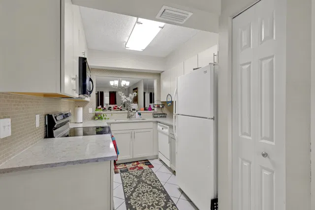 Unit 615 photo 12