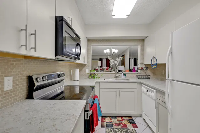 Unit 615 photo 13