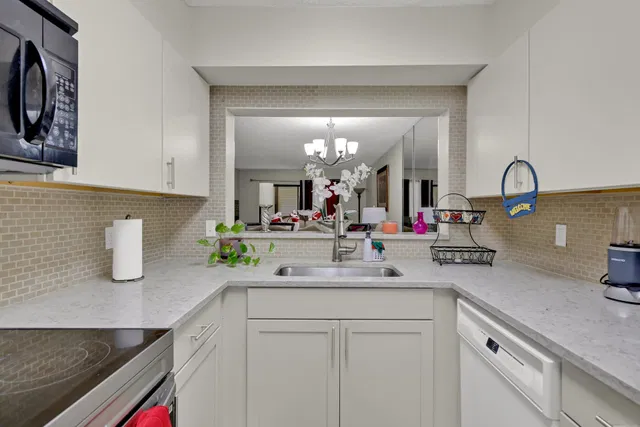 Unit 615 photo 14