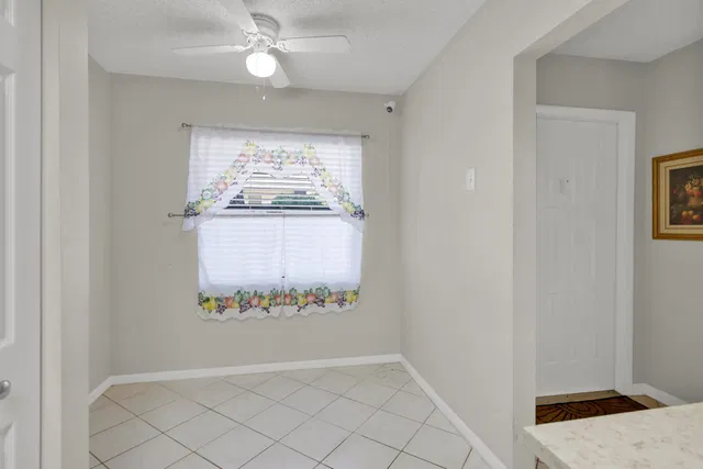 Unit 615 photo 15