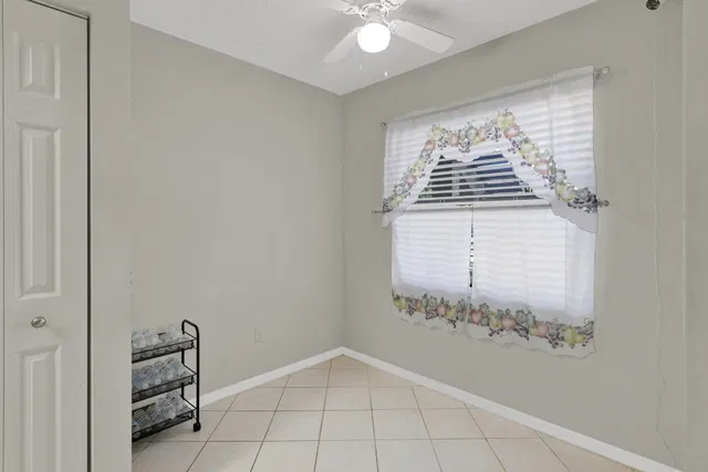 Unit 615 photo 16