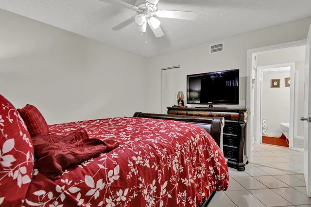 Unit 615 photo 18