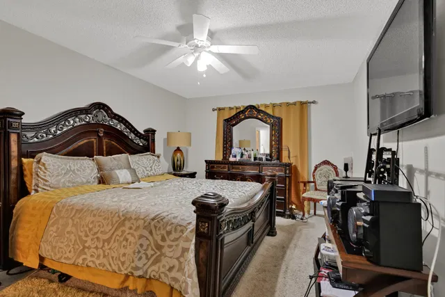 Unit 615 photo 32