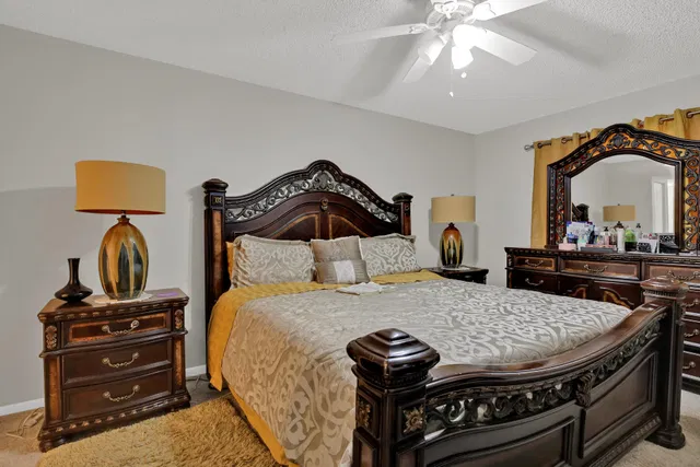 Unit 615 photo 33