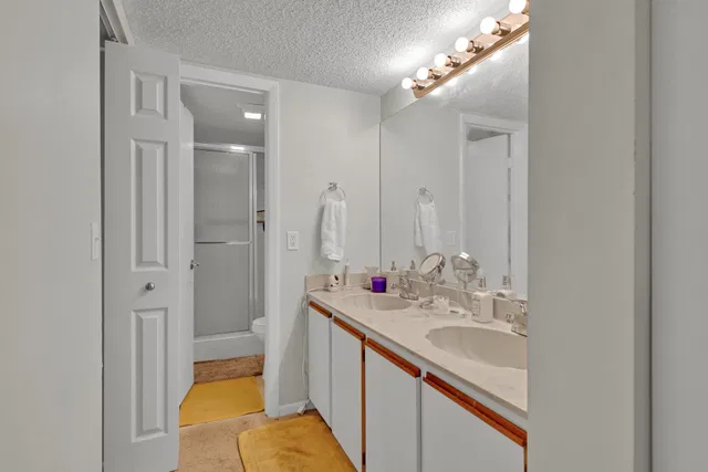 Unit 615 photo 36