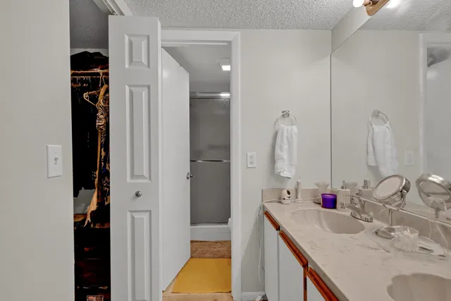Unit 615 photo 37
