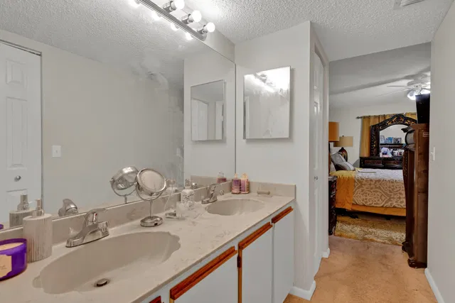 Unit 615 photo 40