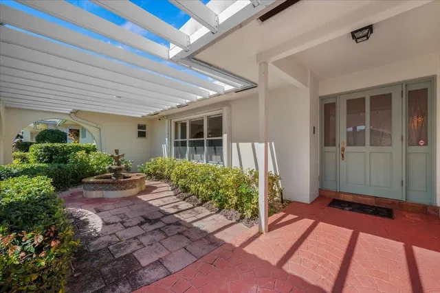 Residence photo 2