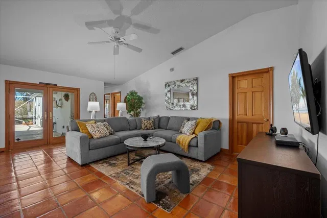 Residence photo 3