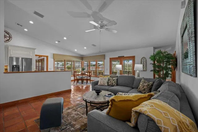 Residence photo 5