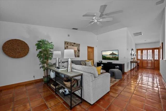 Residence photo 6