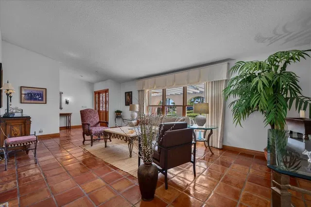 Residence photo 12
