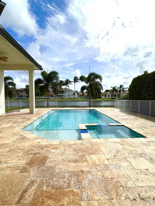 Residence photo 2