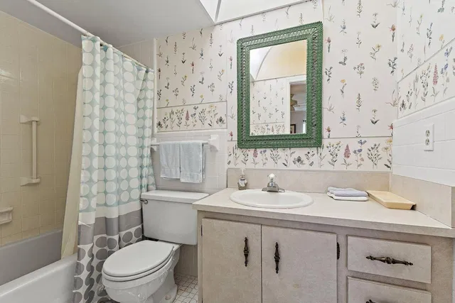 Unit H206 photo 12