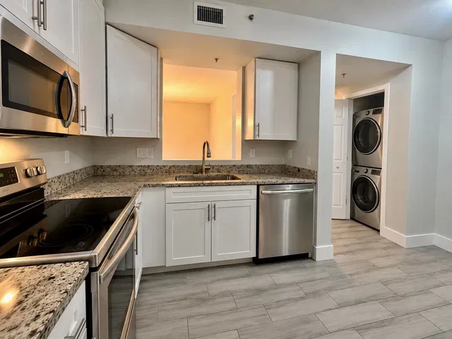 Unit 1316 photo 2