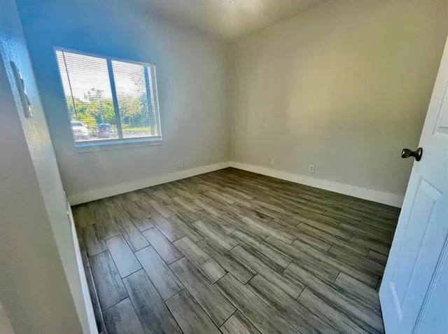 Unit 1316 photo 5