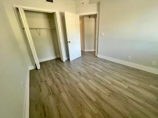 Unit 1316 photo 6