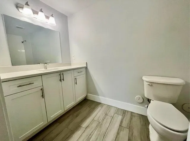 Unit 1316 photo 11
