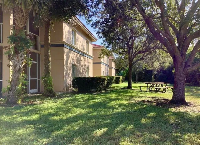 Unit 1316 photo 14