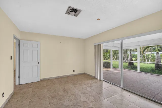 Residence photo 24